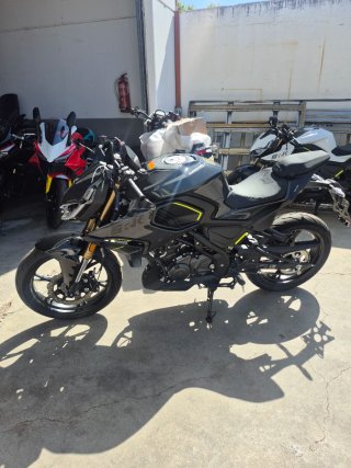 QJMOTOR SRK 125J Moto Naked Negra/Gris