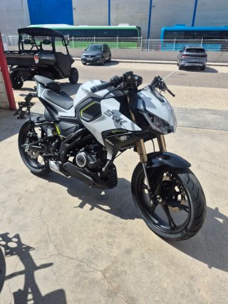 QJMOTOR SRK 125J Moto Naked Negra/Gris