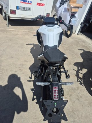 QJMOTOR SRK 125J Moto Naked Negra/Gris