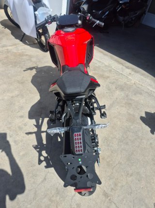 QJMOTOR SRK 125J Moto Naked Negra/Gris