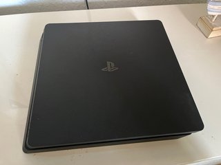 PS4 Slim 1TB + 2 Mandos + Juego