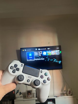 PS4 Slim 1TB + 2 Mandos + Juego
