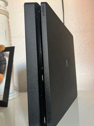 PS4 Slim 1TB + 2 Mandos + Juego