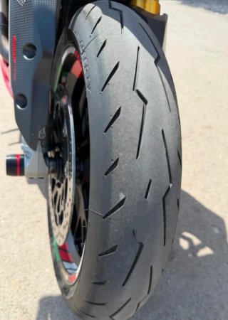 Ducati Supermoto Roja y Blanca