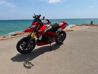 Ducati Supermoto Roja y Blanca