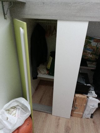 Habitación Nido. Cama alta con escritorio y escale
