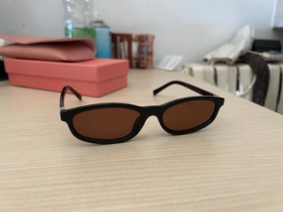 Gafas de sol Miu Miu negras y marrones