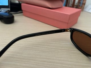 Gafas de sol Miu Miu negras y marrones