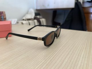 Gafas de sol Miu Miu negras y marrones