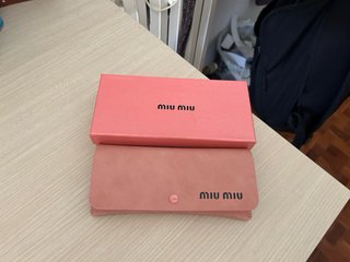 Gafas de sol Miu Miu negras y marrones