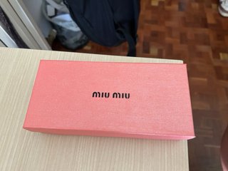 Gafas de sol Miu Miu negras y marrones