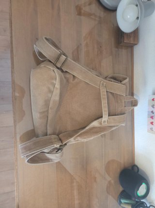Mochila de lona marron con cordones