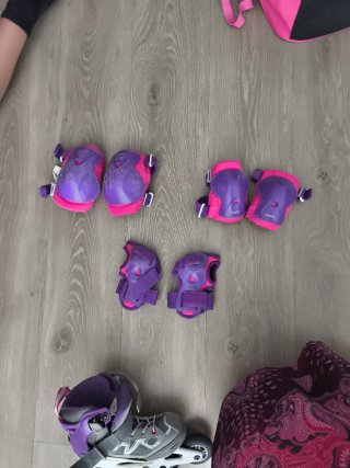 Patines niña morados con protecciones y bolsa