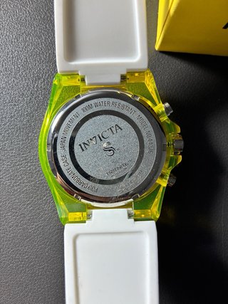 Reloj Invicta Blanco y Amarillo Elegante