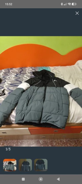 Chaquetón acolchado negro, gris y blanco