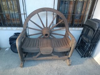 Banco antiguo de madera rústico