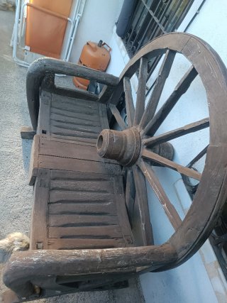 Banco antiguo de madera rústico