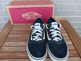 Zapatillas Vans Negras y Blancas
