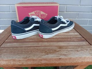 Zapatillas Vans Negras y Blancas