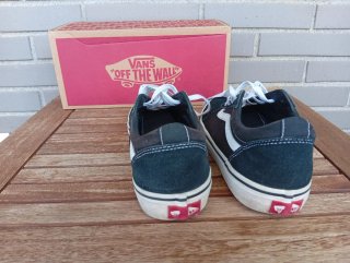 Zapatillas Vans Negras y Blancas