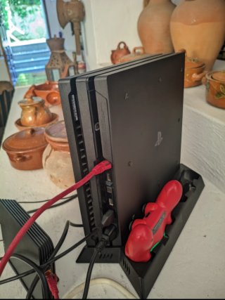 PS4 Pro + Mando + Base Carga Mandos + 2 Regalos