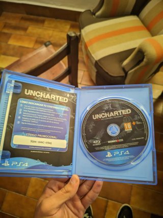 PS4 Pro + Mando + Base Carga Mandos + 2 Regalos