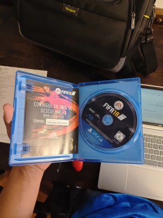 PS4 Pro + Mando + Base Carga Mandos + 2 Regalos