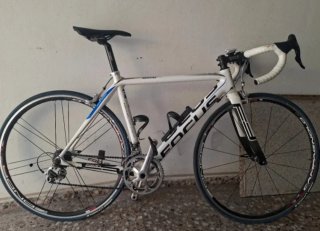 Bicicleta de carretera Focus Cayo