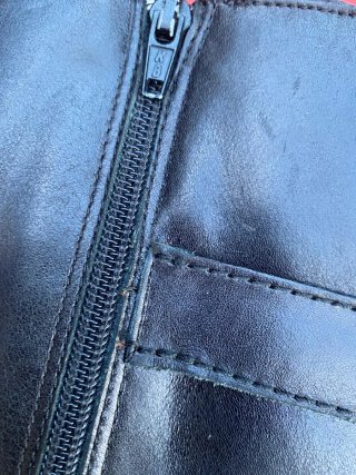 Botas altas de piel negras con hebillas