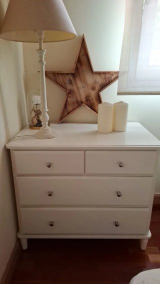 Cajonera blanca de madera