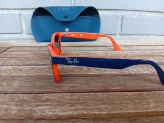 Gafas de sol Ray-Ban azules y naranjas