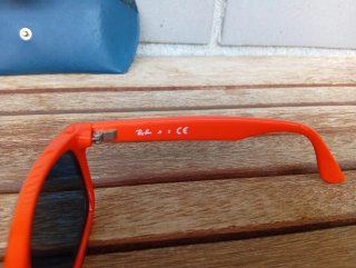 Gafas de sol Ray-Ban azules y naranjas