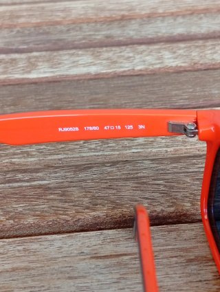 Gafas de sol Ray-Ban azules y naranjas