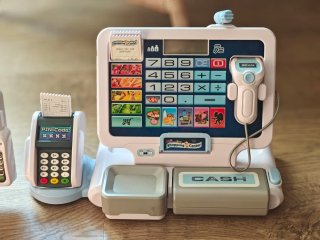 Cafeteria y caja registradora de juguete