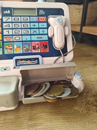 Cafeteria y caja registradora de juguete