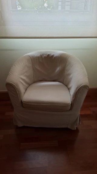 Sillón beige de tela