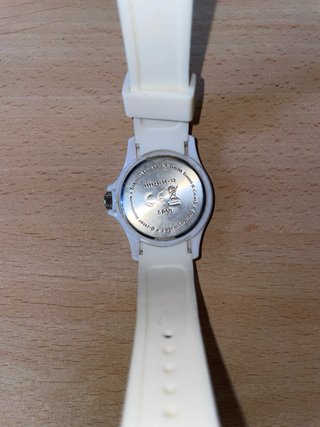 Reloj blanco de pulsera
