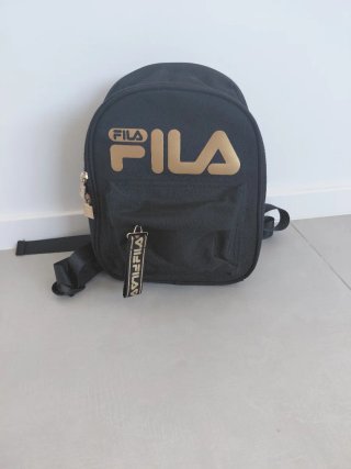 Mochila Fila Negra y Dorada