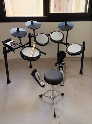 Batería Electrónica Alesis Nitro Max como nueva