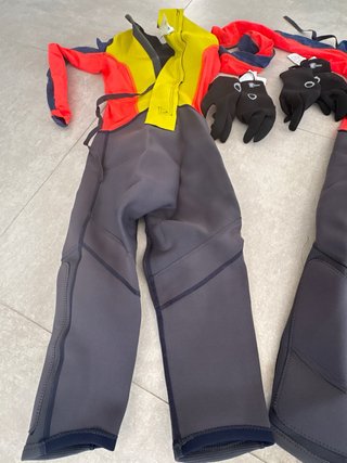 Traje neopreno y accesorios niño 12 años