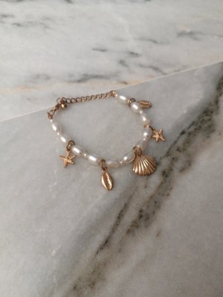 Pulsera perlas y abalorios marinos