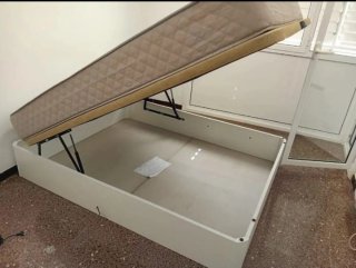 Canapé abatible de madera con colchones viscoelast