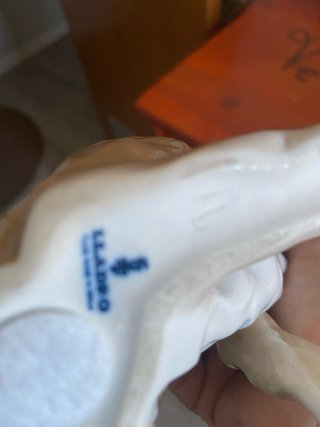 Figura de perro de porcelana marca lladro