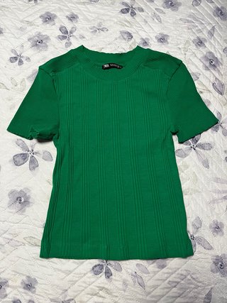 Camiseta Zara verde manga corta