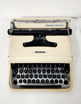 MÁQUINA DE ESCRIBIR OLIVETTI PLUMA 22