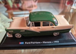 Modellino Ford Fairlane - Havana - 1955