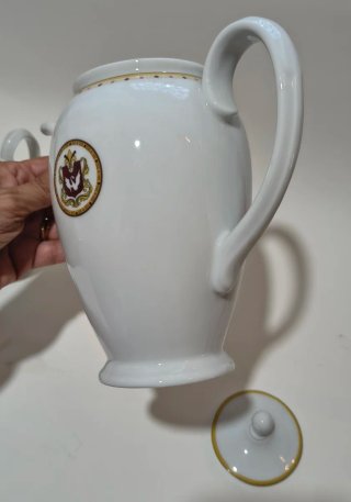 Set elegante caffettiera e lattiera in porcellana