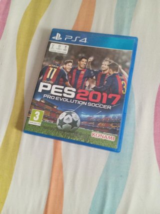 PS4 FIFA 17, 16, 18 y Pro Evolution Soccer 2016, 2
