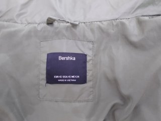 Cazadora acolchada niña Bershka verde. Talla XS.