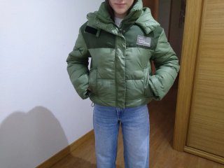 Cazadora acolchada niña Bershka verde. Talla XS.